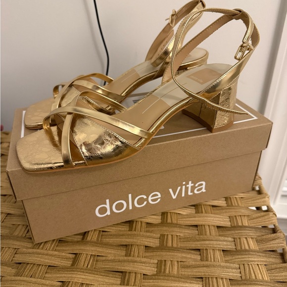 NWT Dolce Vita Gold Heels - Picture 2 of 4